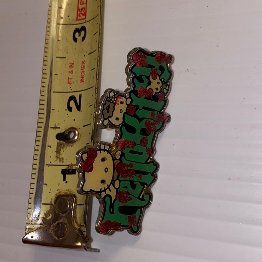 Hello Kitty Knuckle Ring